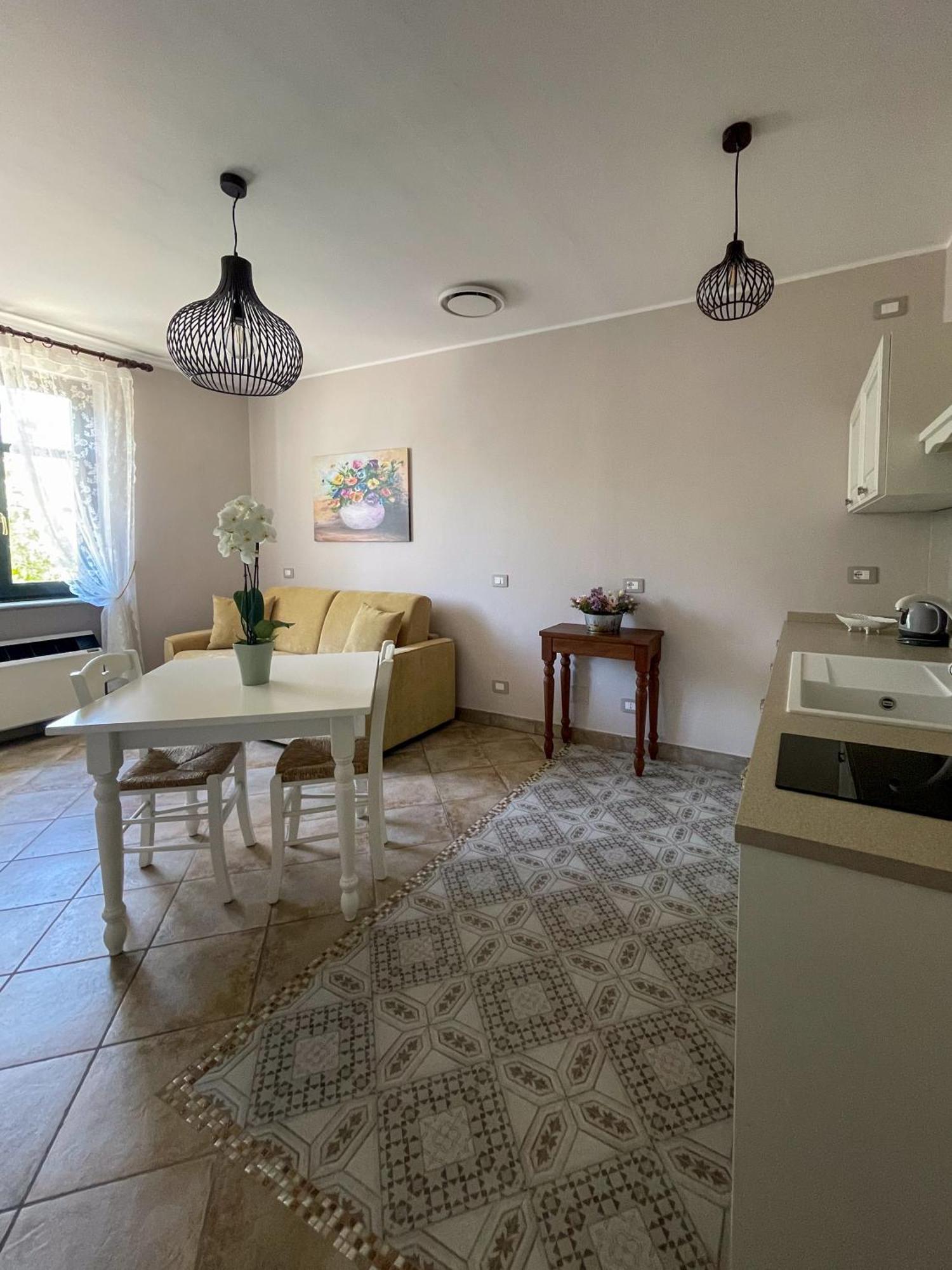 הוילה Magliano Alfieri Cascina San Bernardo מראה חיצוני תמונה